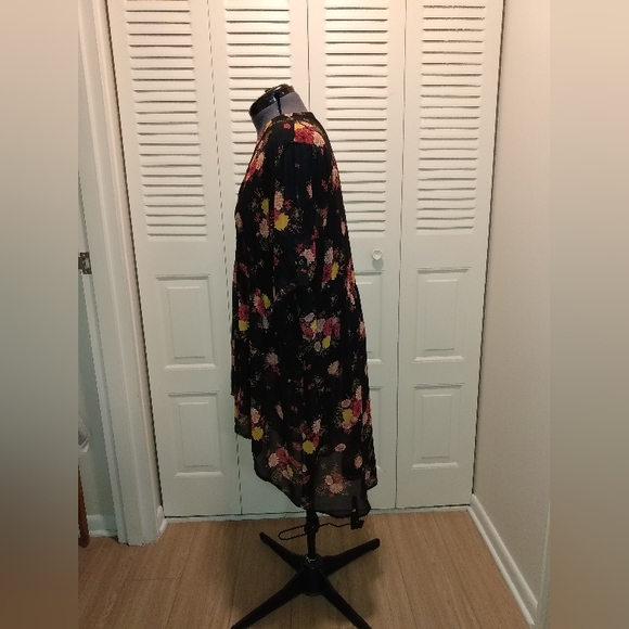 Torrid Georgette High-low Babydoll Button Up Blouse. Torrid size 4 (26w) - Picture 3 of 9